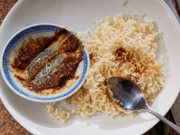 https://lemis.nyc3.digitaloceanspaces.com/grog/Photos/20251229/small/Instant-pancit-Canton-9.jpeg