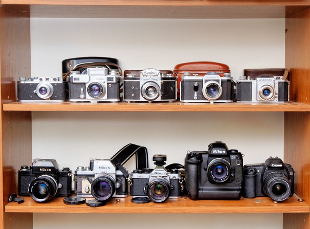https://lemis.nyc3.digitaloceanspaces.com/grog/Photos/20260220/small/Old-cameras-3.jpeg