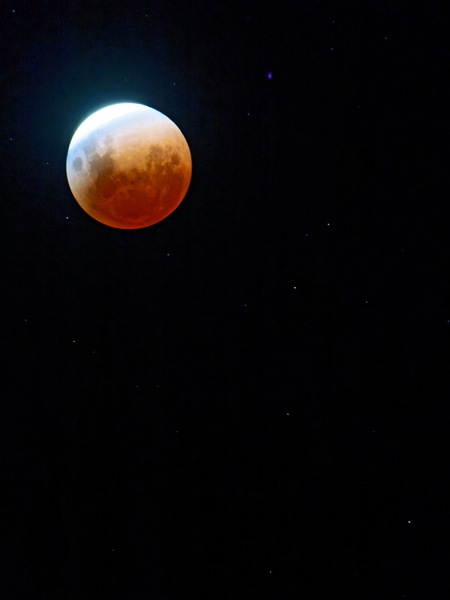 https://lemis.nyc3.digitaloceanspaces.com/grog/Photos/20260303/small/Moon-12.jpeg