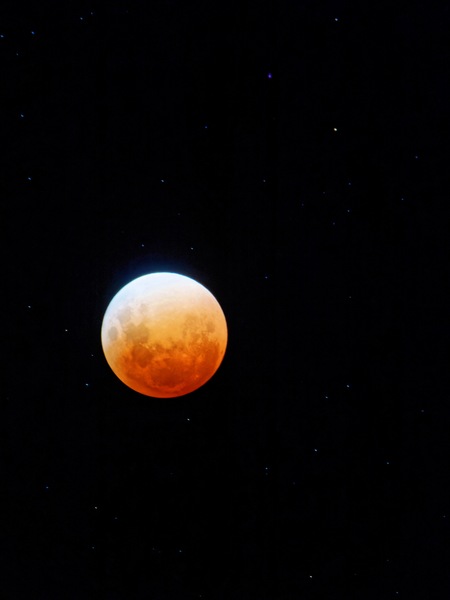 https://lemis.nyc3.digitaloceanspaces.com/grog/Photos/20260303/small/Moon-15.jpeg