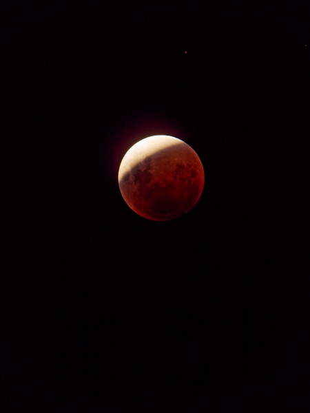 https://lemis.nyc3.digitaloceanspaces.com/grog/Photos/20260303/small/Moon-4.jpeg