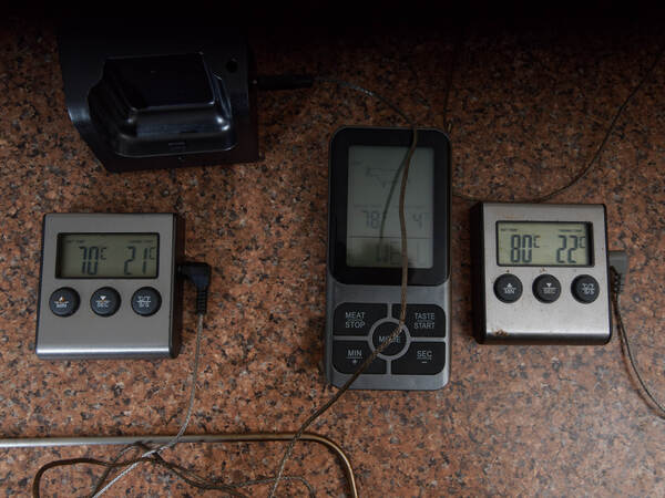 https://lemis.nyc3.digitaloceanspaces.com/grog/Photos/20260309/small/Meat-thermometers-2.jpeg