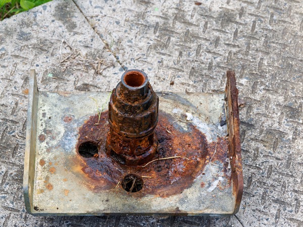 https://lemis.nyc3.digitaloceanspaces.com/grog/Photos/20260323/small/Leaking-bore-pump-5.jpeg