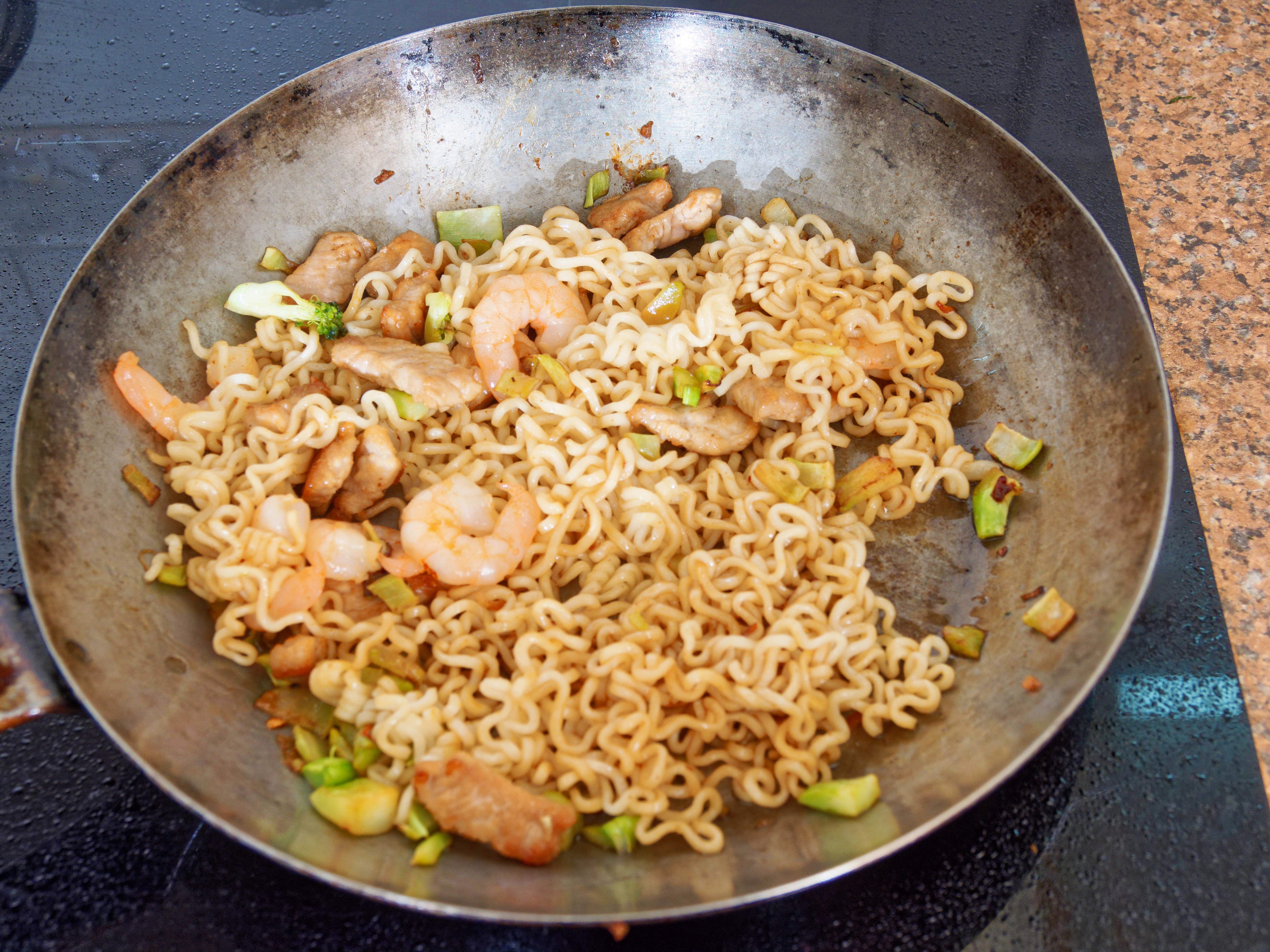 https://lemis.nyc3.digitaloceanspaces.com/grog/Photos/20260331/big/Pancit-Canton-5.jpeg