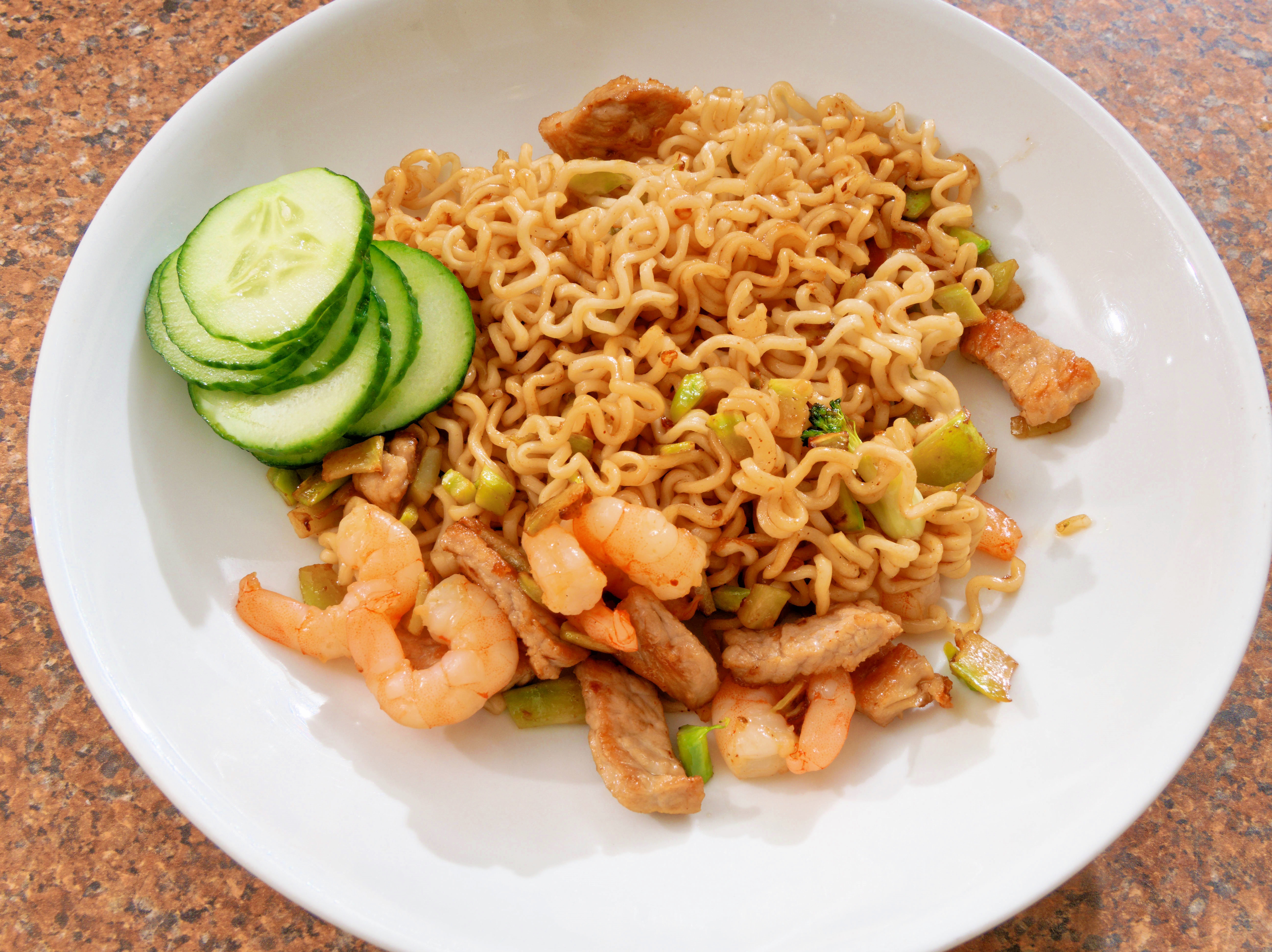https://lemis.nyc3.digitaloceanspaces.com/grog/Photos/20260331/big/Pancit-Canton-6.jpeg