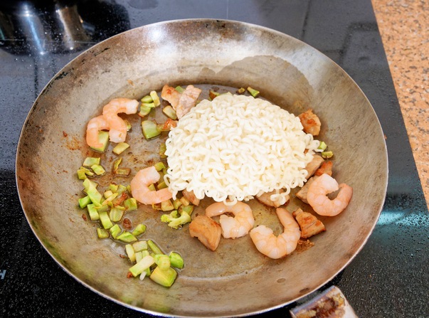 https://lemis.nyc3.digitaloceanspaces.com/grog/Photos/20260331/small/Pancit-Canton-3.jpeg