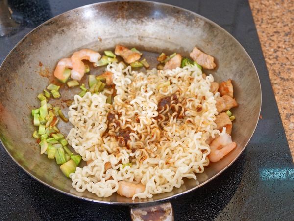 https://lemis.nyc3.digitaloceanspaces.com/grog/Photos/20260331/small/Pancit-Canton-4.jpeg