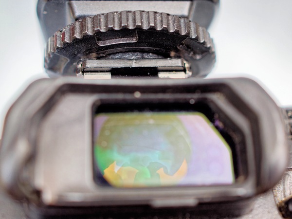 https://lemis.nyc3.digitaloceanspaces.com/grog/Photos/20260401/small/E-M1-Mark-II-viewfinder-1.jpeg