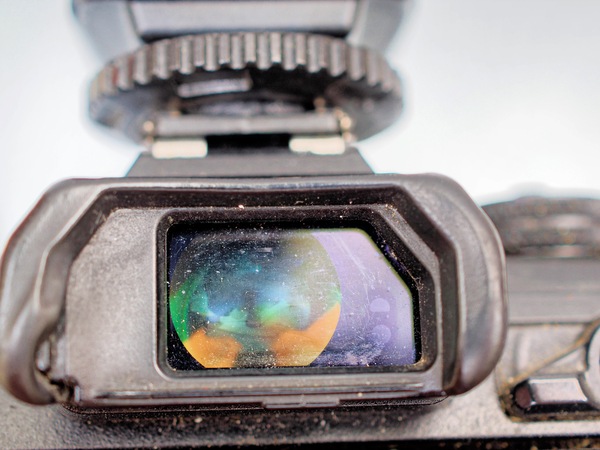 https://lemis.nyc3.digitaloceanspaces.com/grog/Photos/20260401/small/E-M1-Mark-II-viewfinder-2.jpeg
