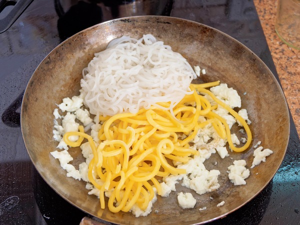 https://lemis.nyc3.digitaloceanspaces.com/grog/Photos/20260421/small/Singapore-Hokkien-Mee-3.jpeg