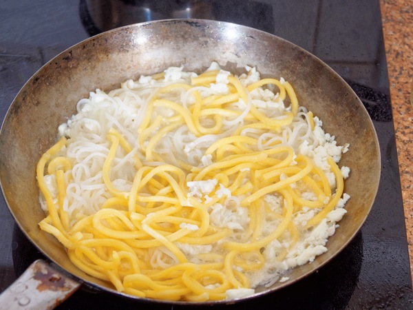 https://lemis.nyc3.digitaloceanspaces.com/grog/Photos/20260421/small/Singapore-Hokkien-Mee-5.jpeg
