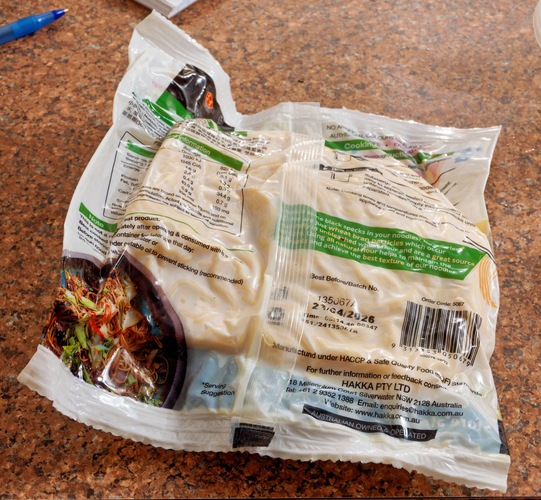 https://lemis.nyc3.digitaloceanspaces.com/grog/Photos/20260421/small/Singapore-noodles-2.jpeg