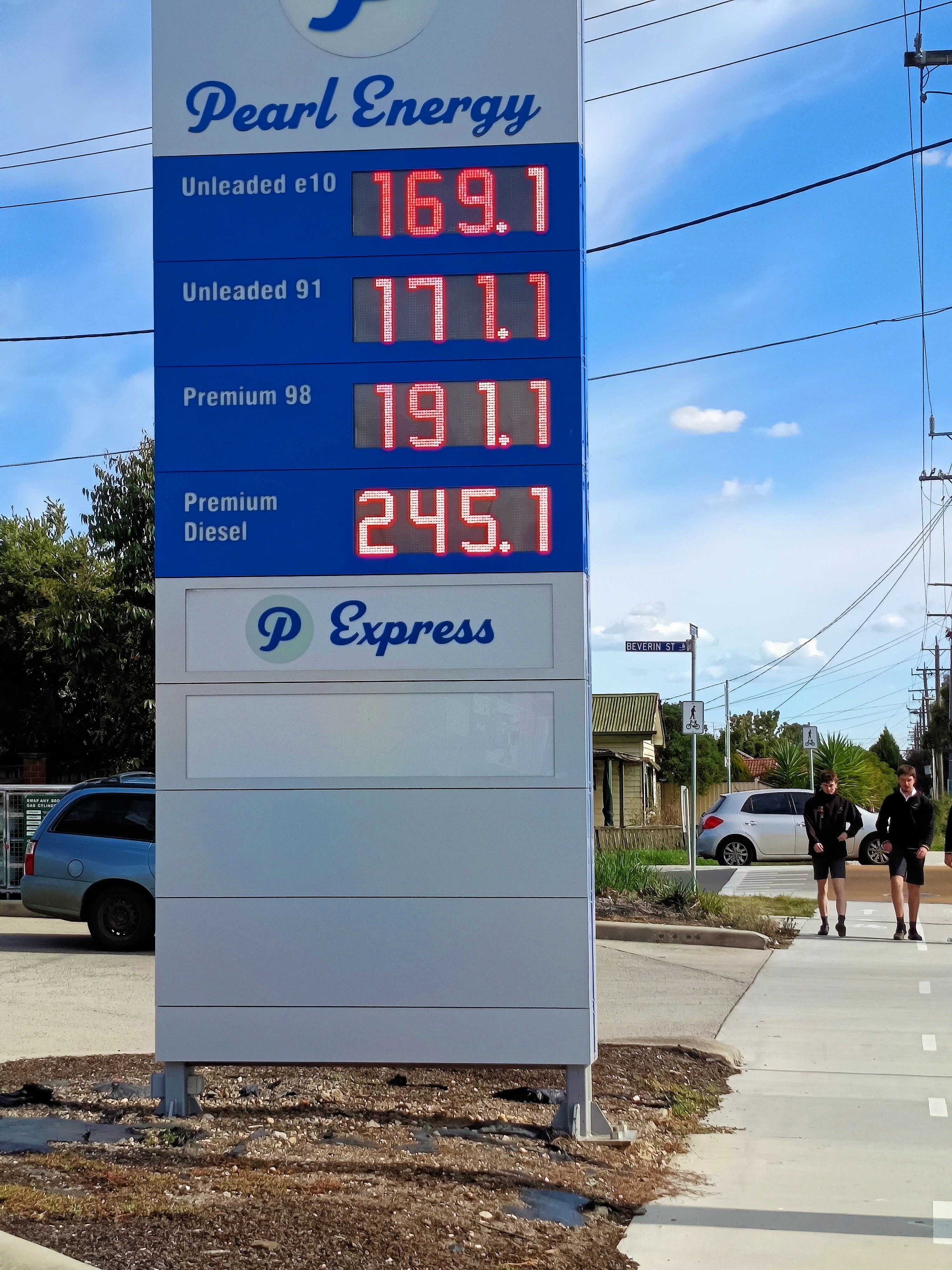 https://lemis.nyc3.digitaloceanspaces.com/grog/Photos/20260429/big/Petrol-prices-4.jpeg