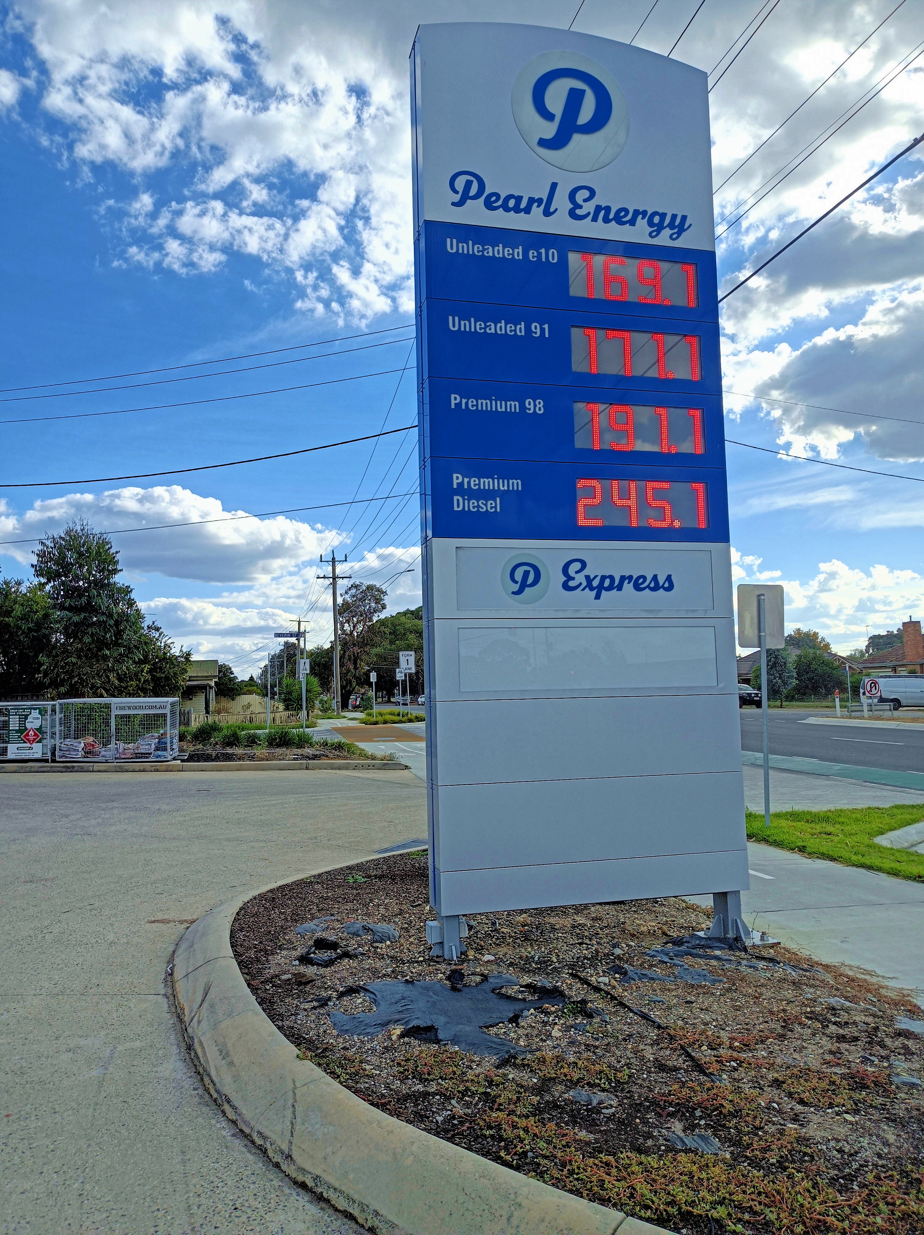 https://lemis.nyc3.digitaloceanspaces.com/grog/Photos/20260429/big/Petrol-prices-8.jpeg
