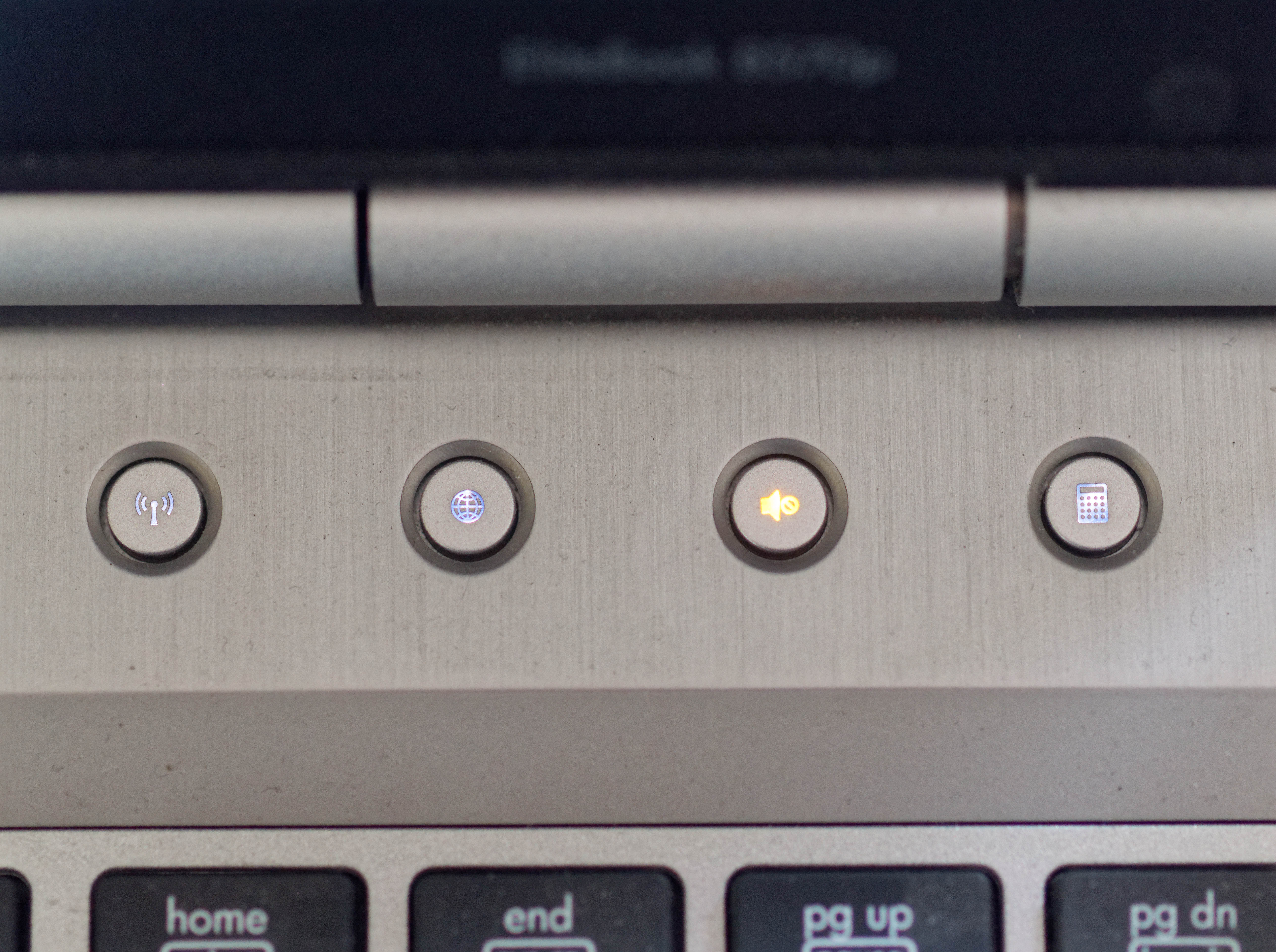 https://lemis.nyc3.digitaloceanspaces.com/grog/Photos/20260505/big/EliteBook-buttons-3.jpeg