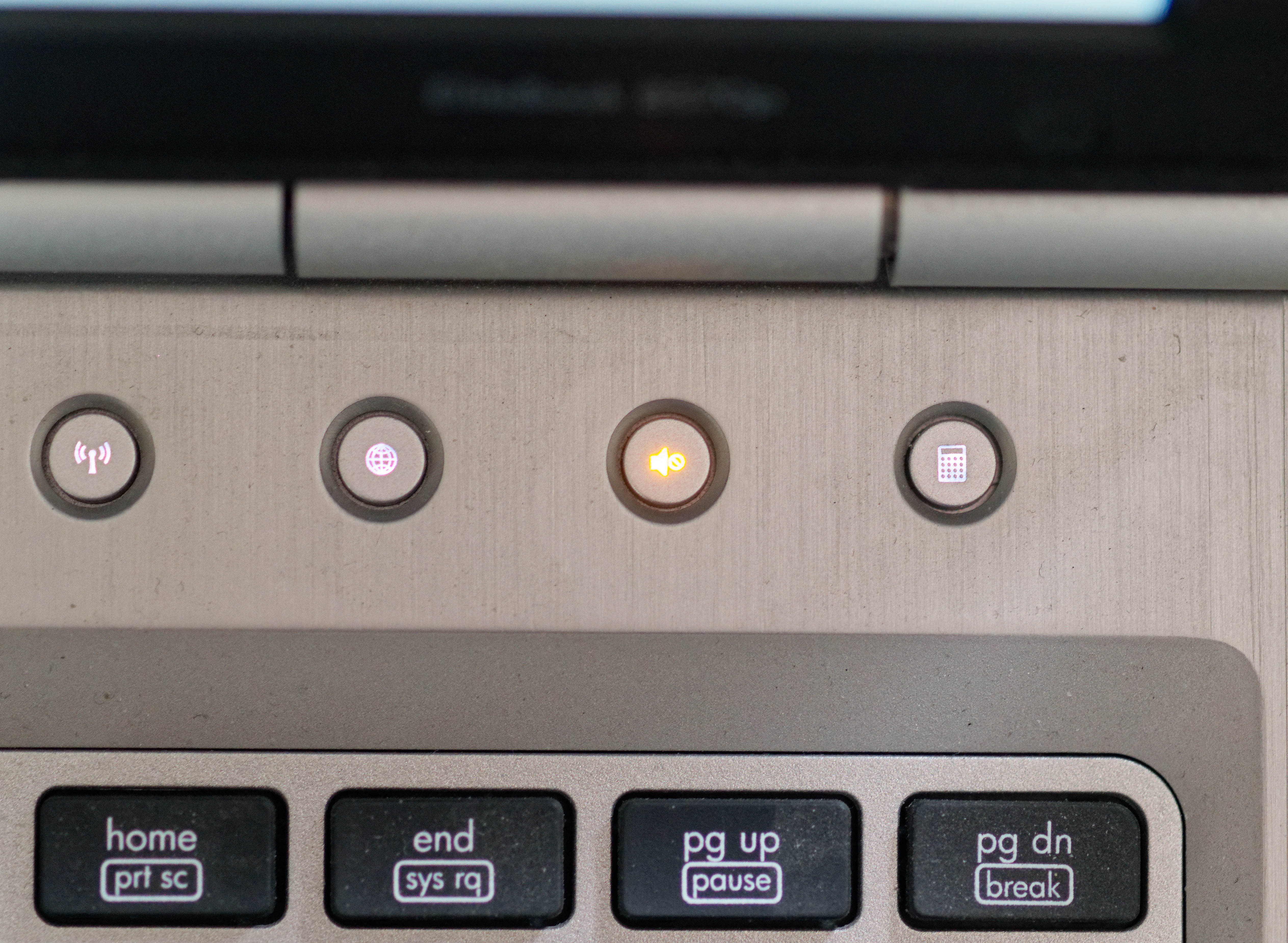 https://lemis.nyc3.digitaloceanspaces.com/grog/Photos/20260505/big/EliteBook-buttons-4.jpeg