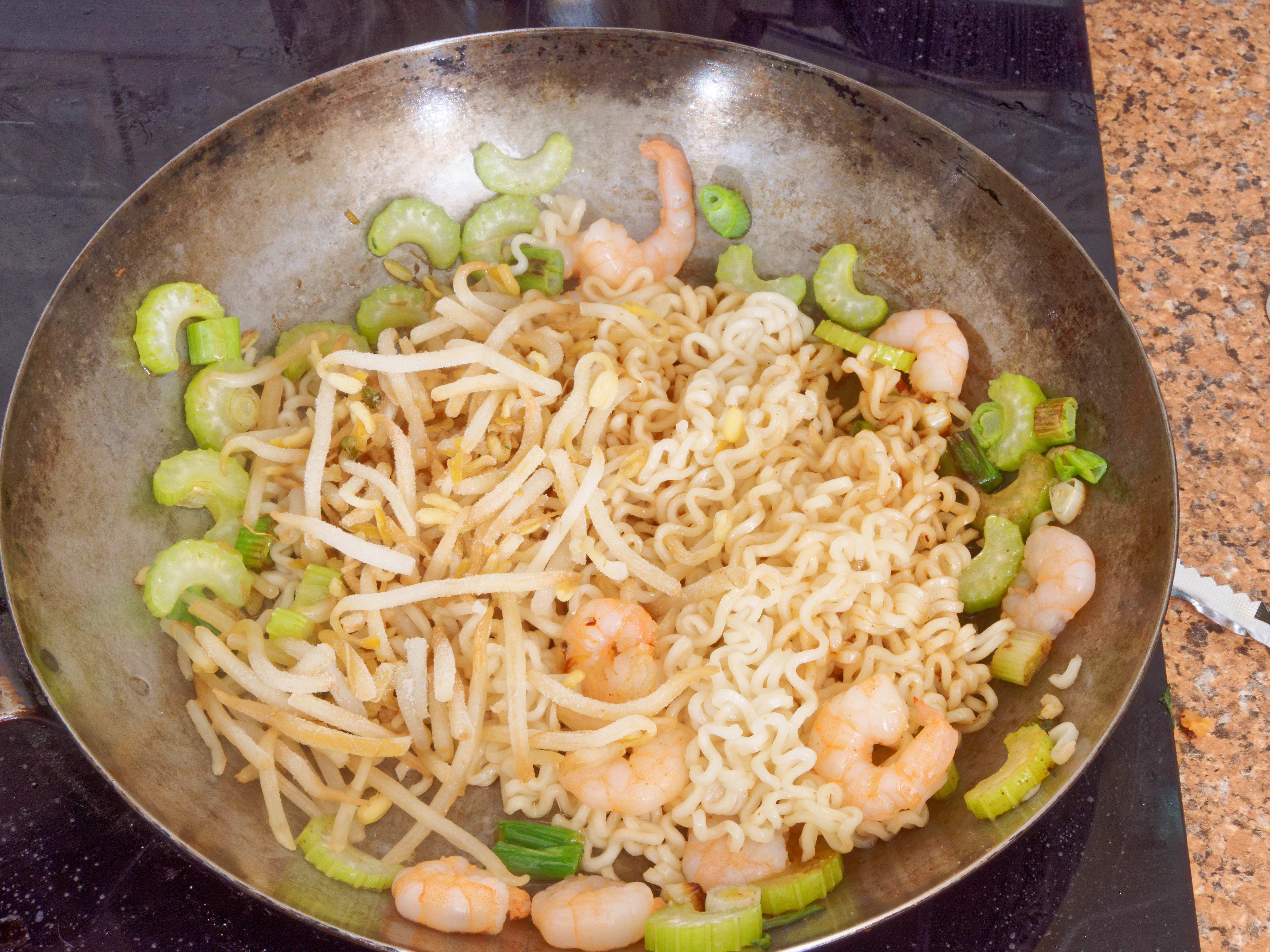 https://lemis.nyc3.digitaloceanspaces.com/grog/Photos/20260505/big/Instant-noodles-2.jpeg
