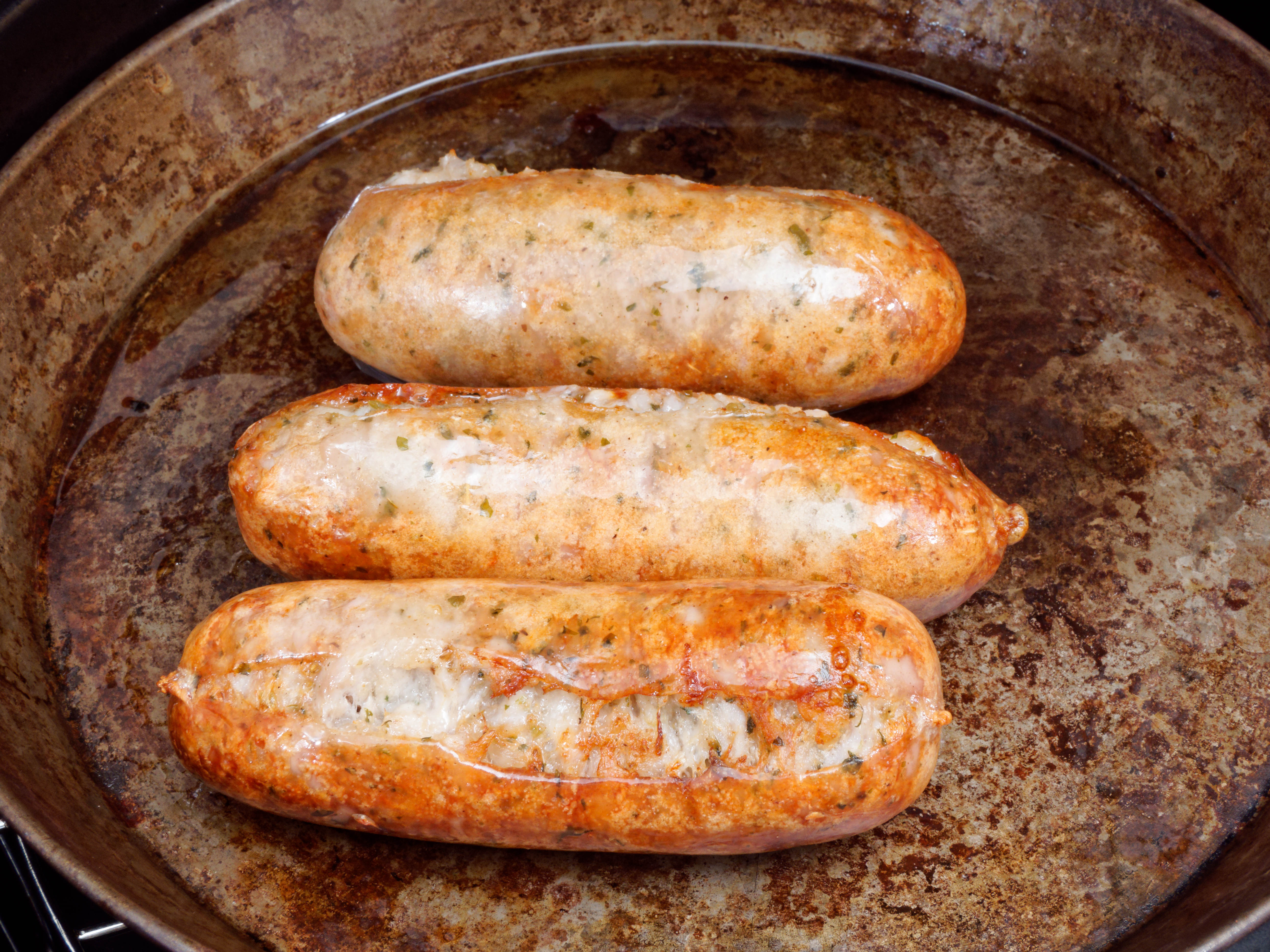 https://lemis.nyc3.digitaloceanspaces.com/grog/Photos/20260507/big/Grilling-sausages-3.jpeg