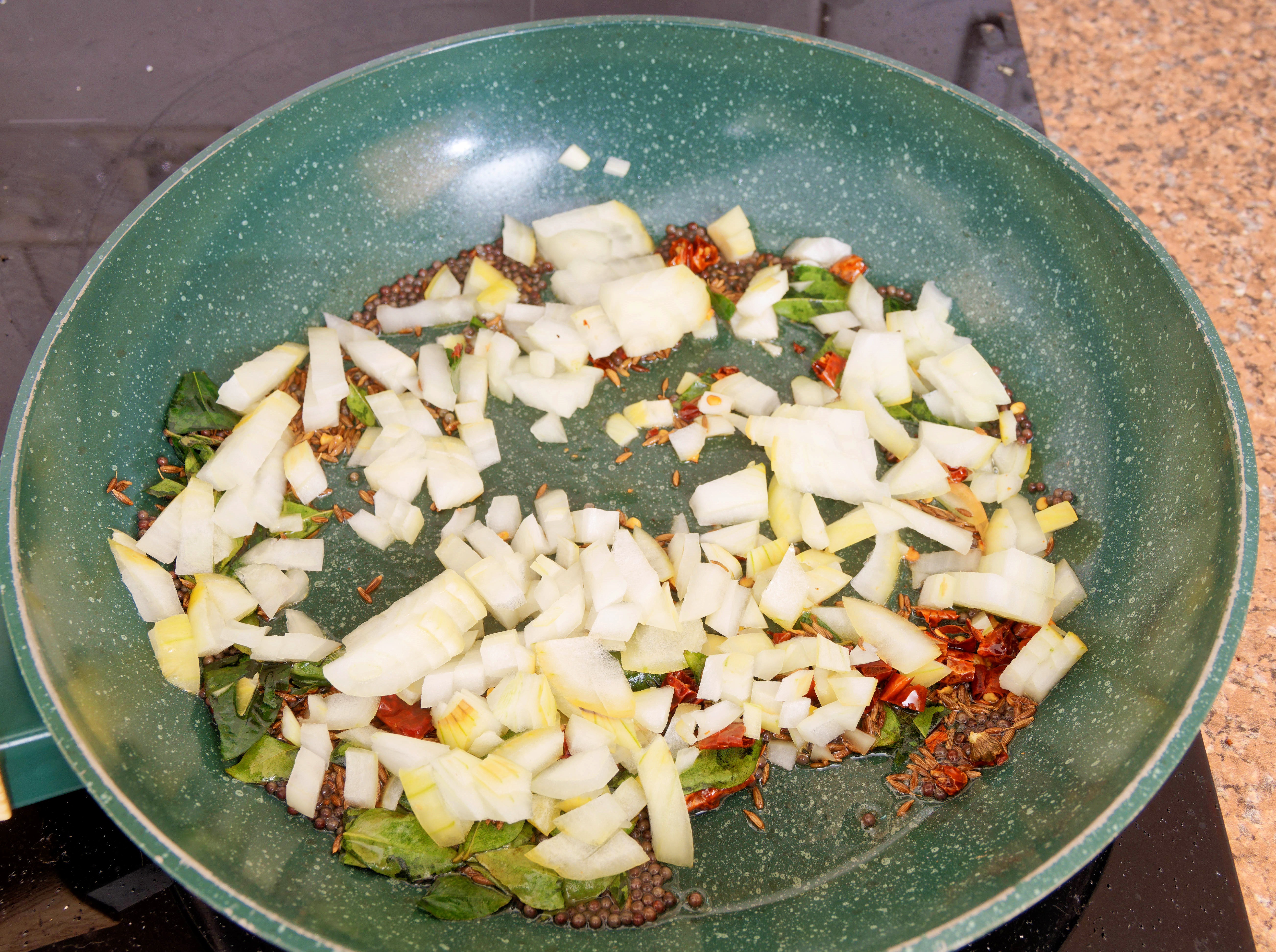 https://lemis.nyc3.digitaloceanspaces.com/grog/Photos/20260511/big/Masur-dal-poha-2.jpeg