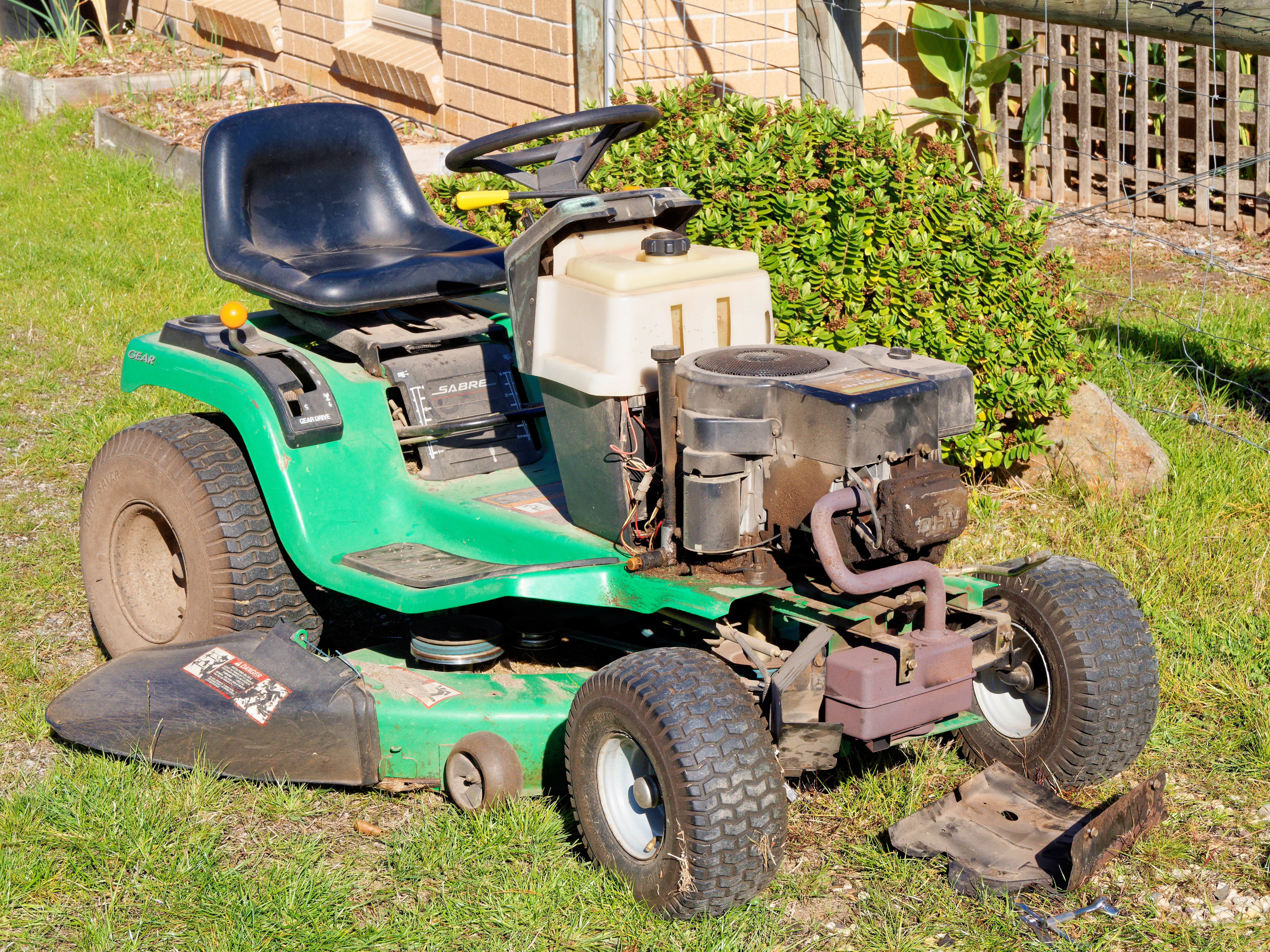 https://lemis.nyc3.digitaloceanspaces.com/grog/Photos/20260514/big/Lawnmower-1.jpeg