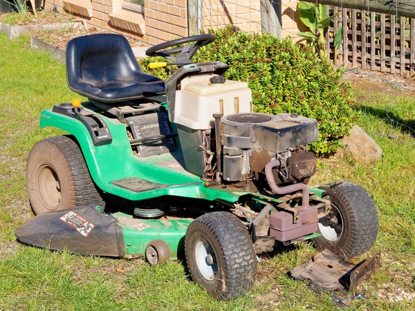 https://lemis.nyc3.digitaloceanspaces.com/grog/Photos/20260514/small/Lawnmower-1.jpeg