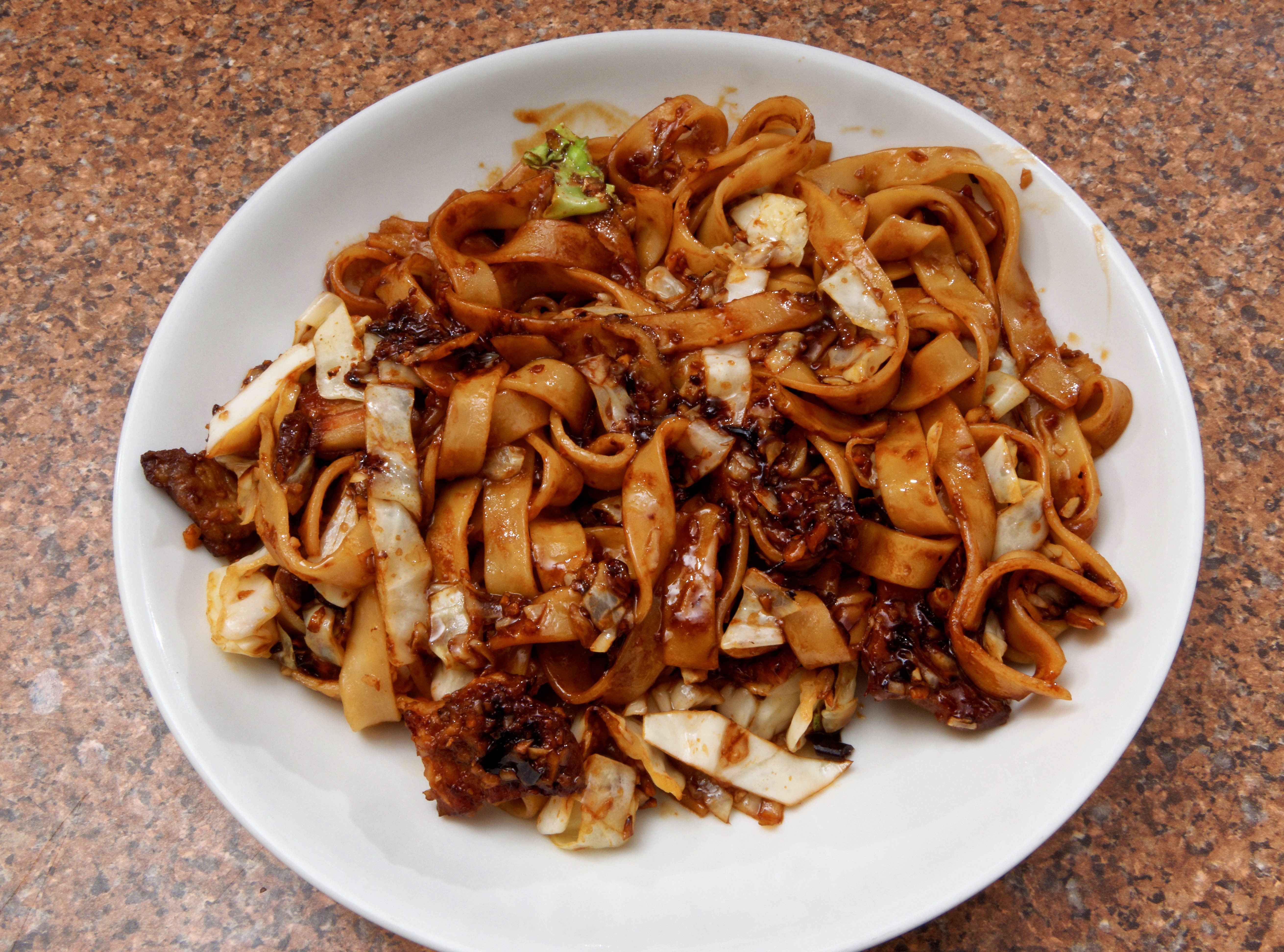 https://lemis.nyc3.digitaloceanspaces.com/grog/Photos/20260602/big/Cabbage-noodles-9.jpeg