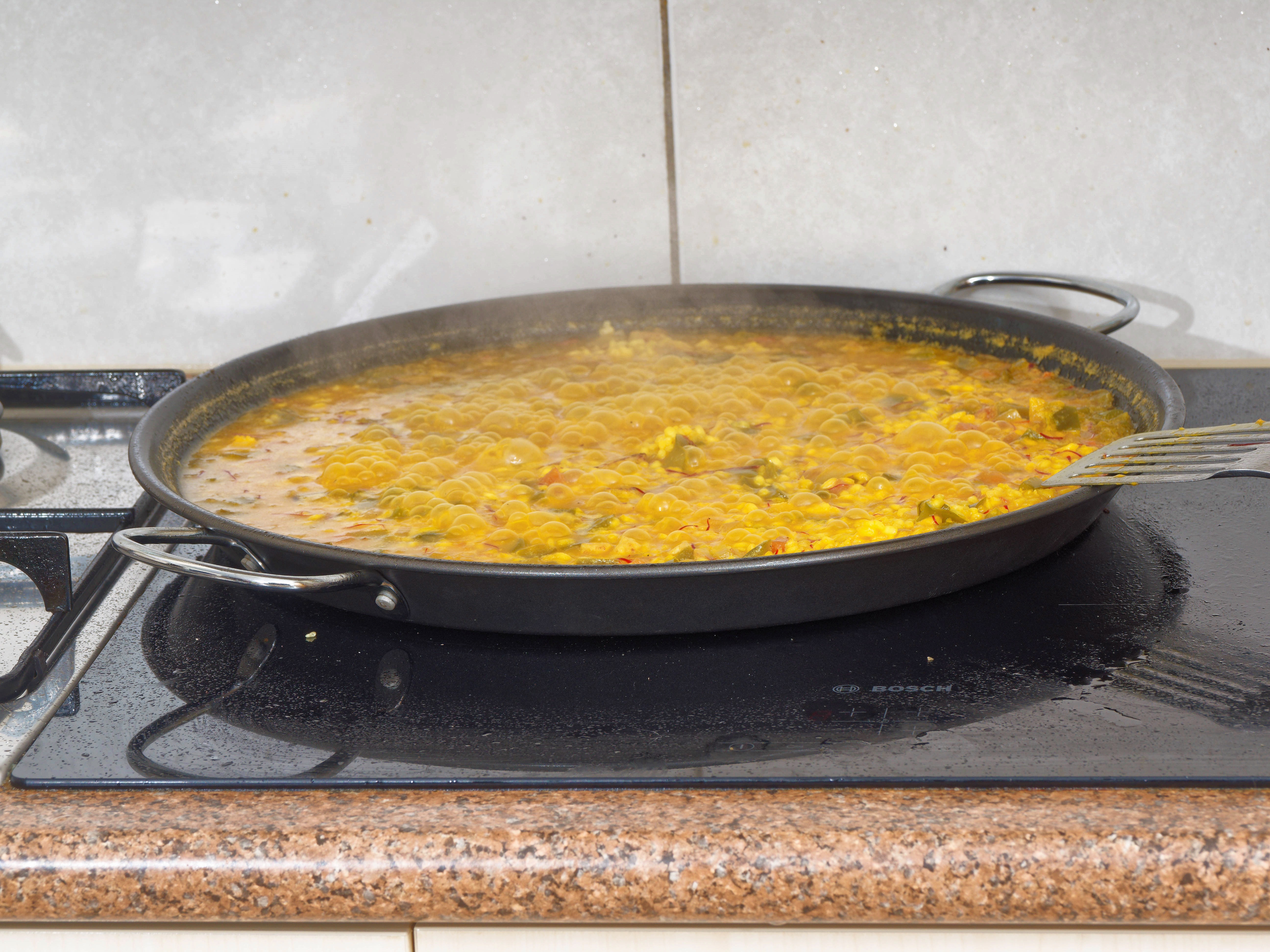 https://lemis.nyc3.digitaloceanspaces.com/grog/Photos/20260725/big/Paella-2.jpeg