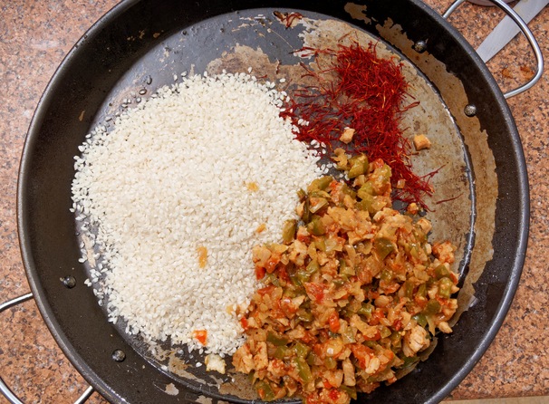 https://lemis.nyc3.digitaloceanspaces.com/grog/Photos/20260725/small/Paella-1.jpeg