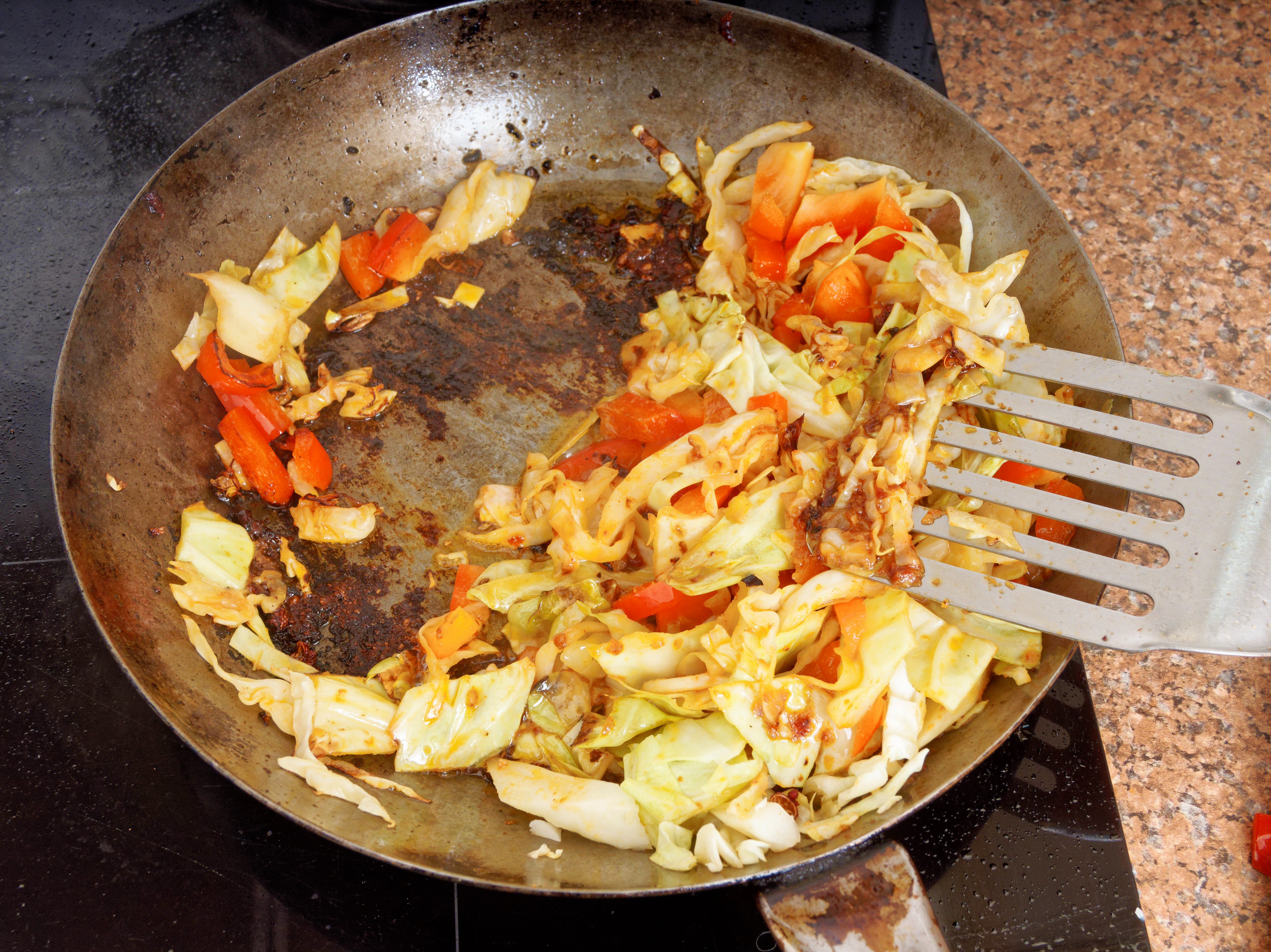 https://lemis.nyc3.digitaloceanspaces.com/grog/Photos/20260808/big/Cabbage-and-capsicum-2.jpeg