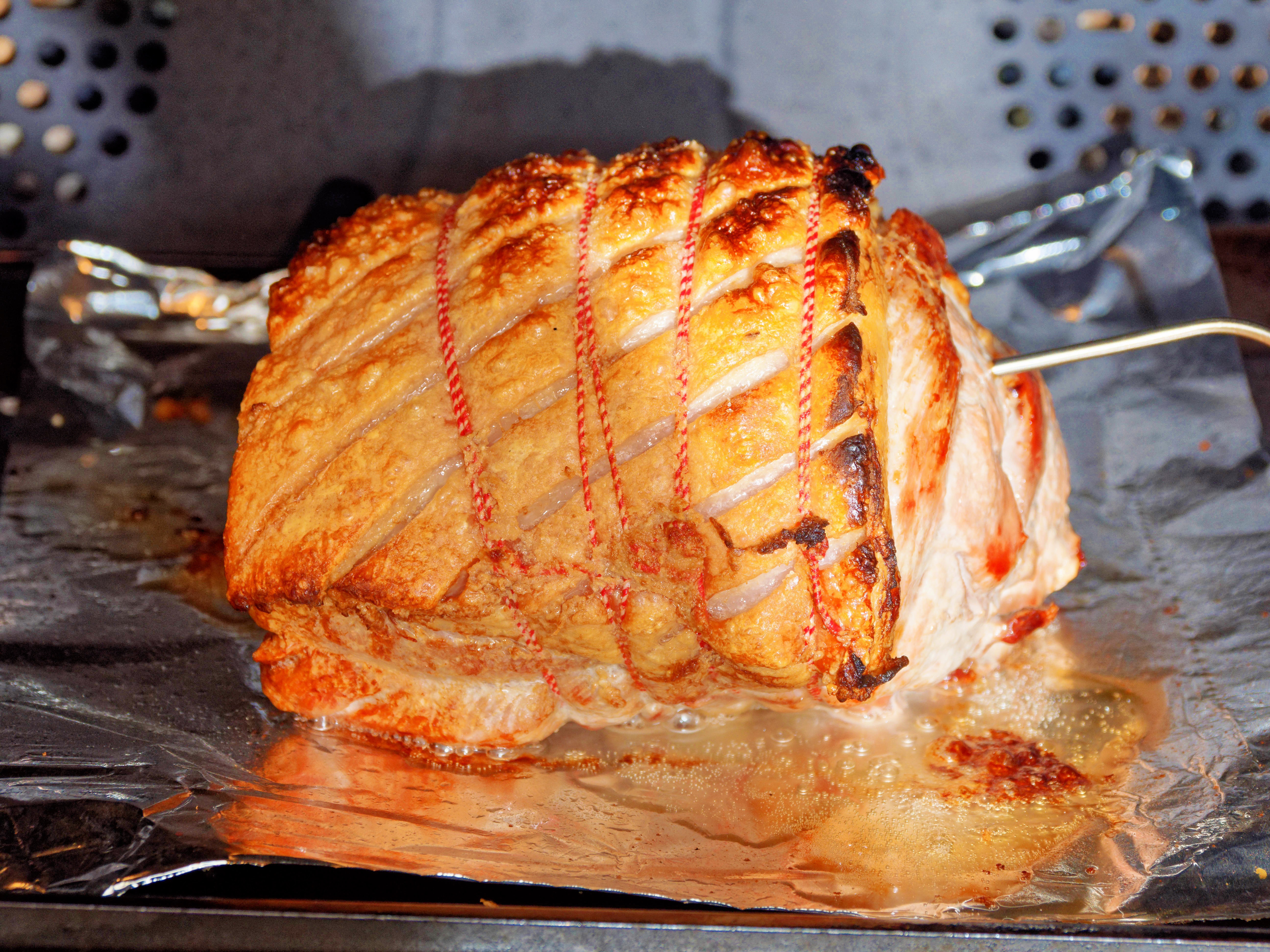 https://lemis.nyc3.digitaloceanspaces.com/grog/Photos/20260815/big/Roast-pork-11.jpeg