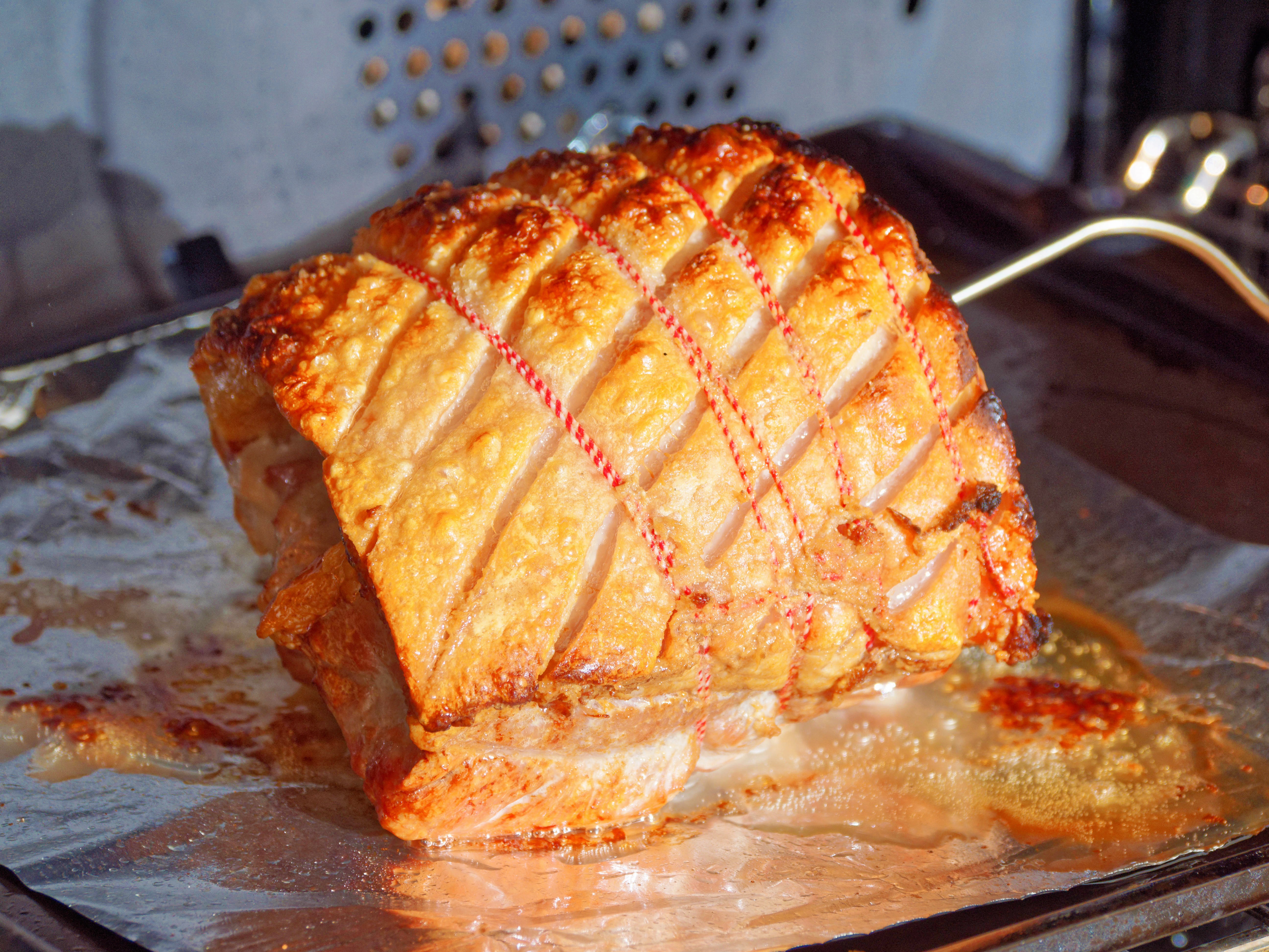 https://lemis.nyc3.digitaloceanspaces.com/grog/Photos/20260815/big/Roast-pork-12.jpeg