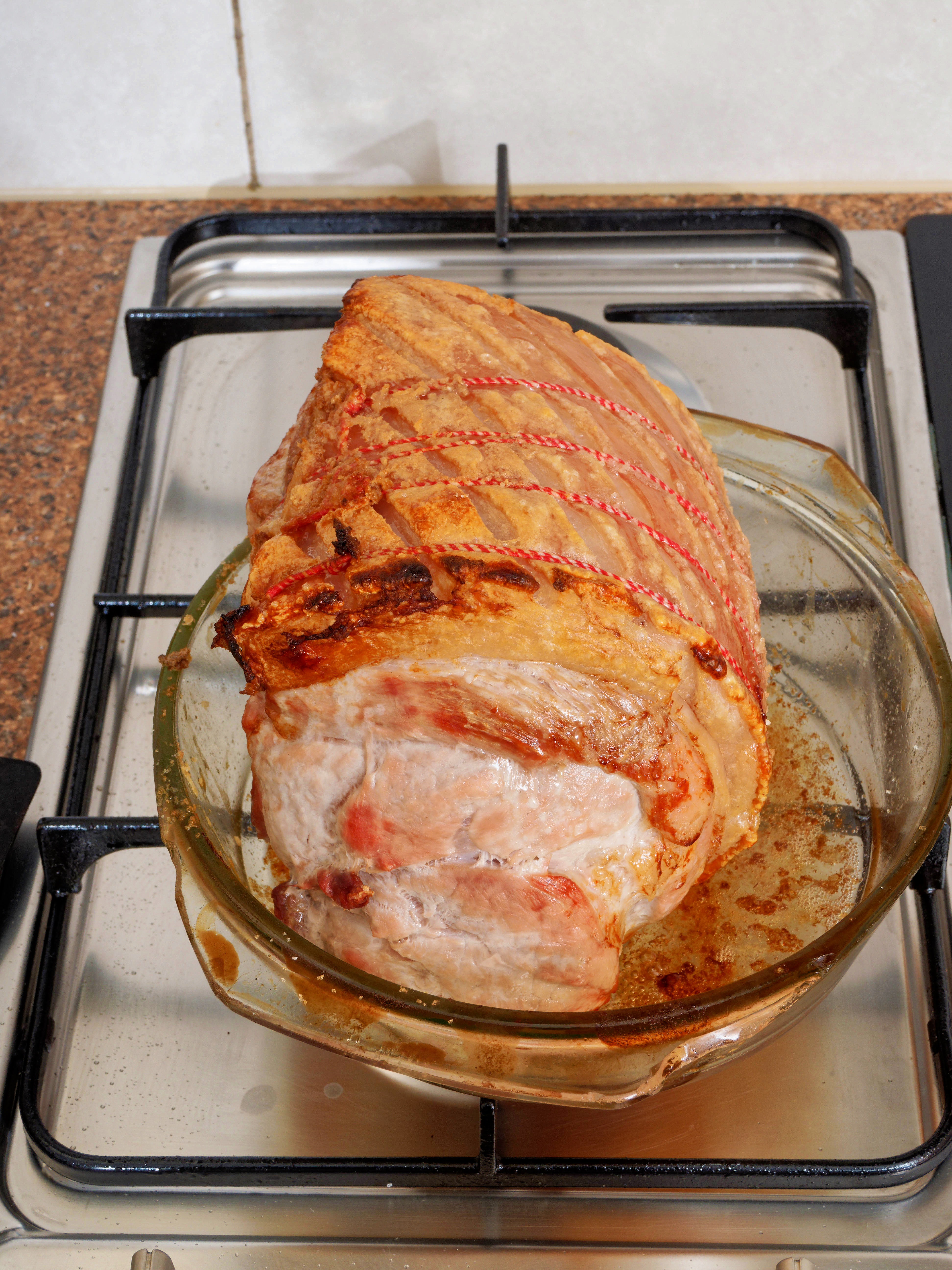 https://lemis.nyc3.digitaloceanspaces.com/grog/Photos/20260815/big/Roast-pork-7.jpeg