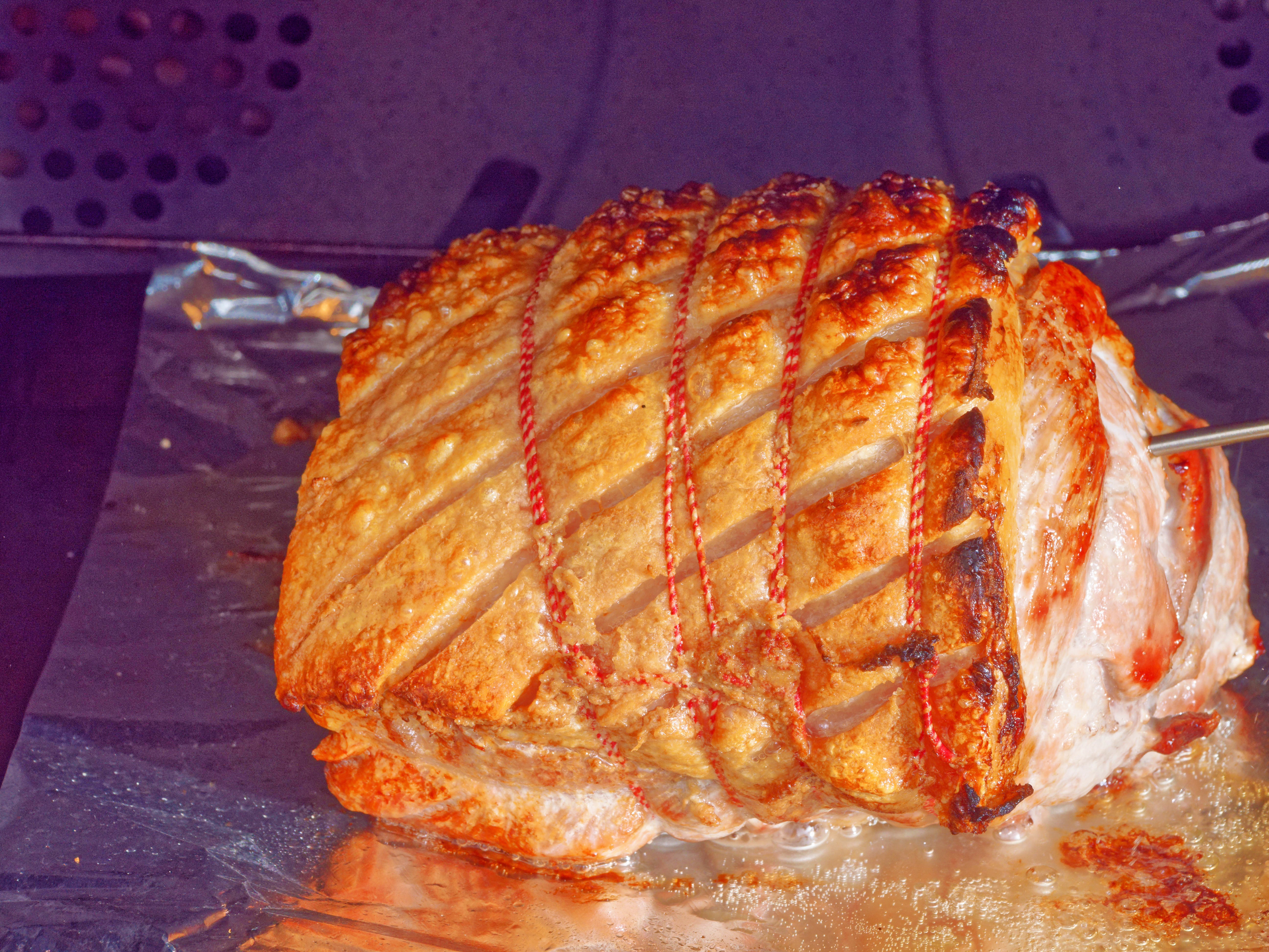 https://lemis.nyc3.digitaloceanspaces.com/grog/Photos/20260815/big/Roast-pork-9.jpeg