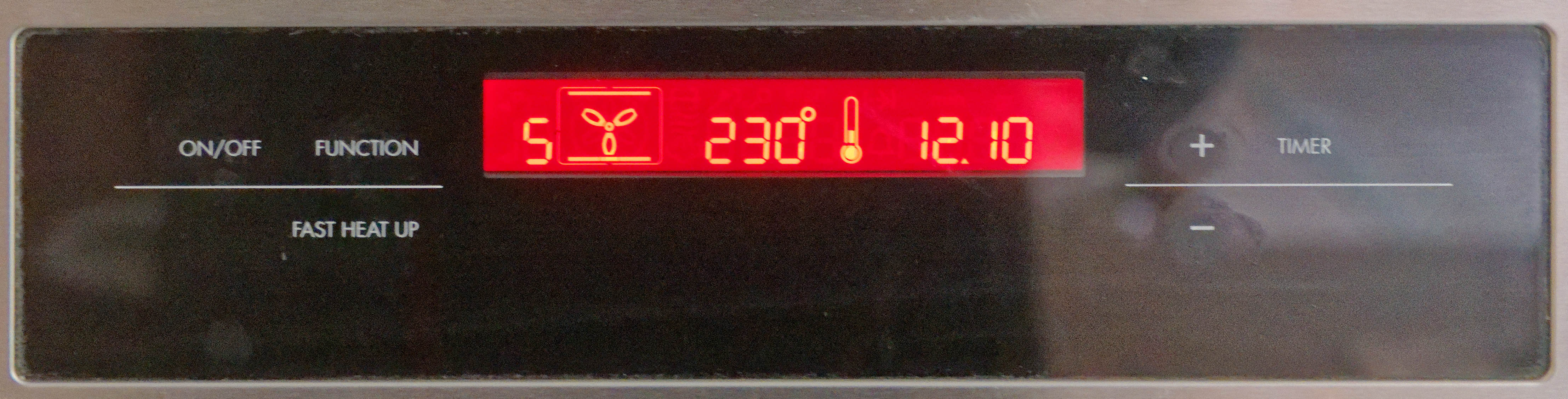 https://lemis.nyc3.digitaloceanspaces.com/grog/Photos/20260816/big/Oven-display.jpeg