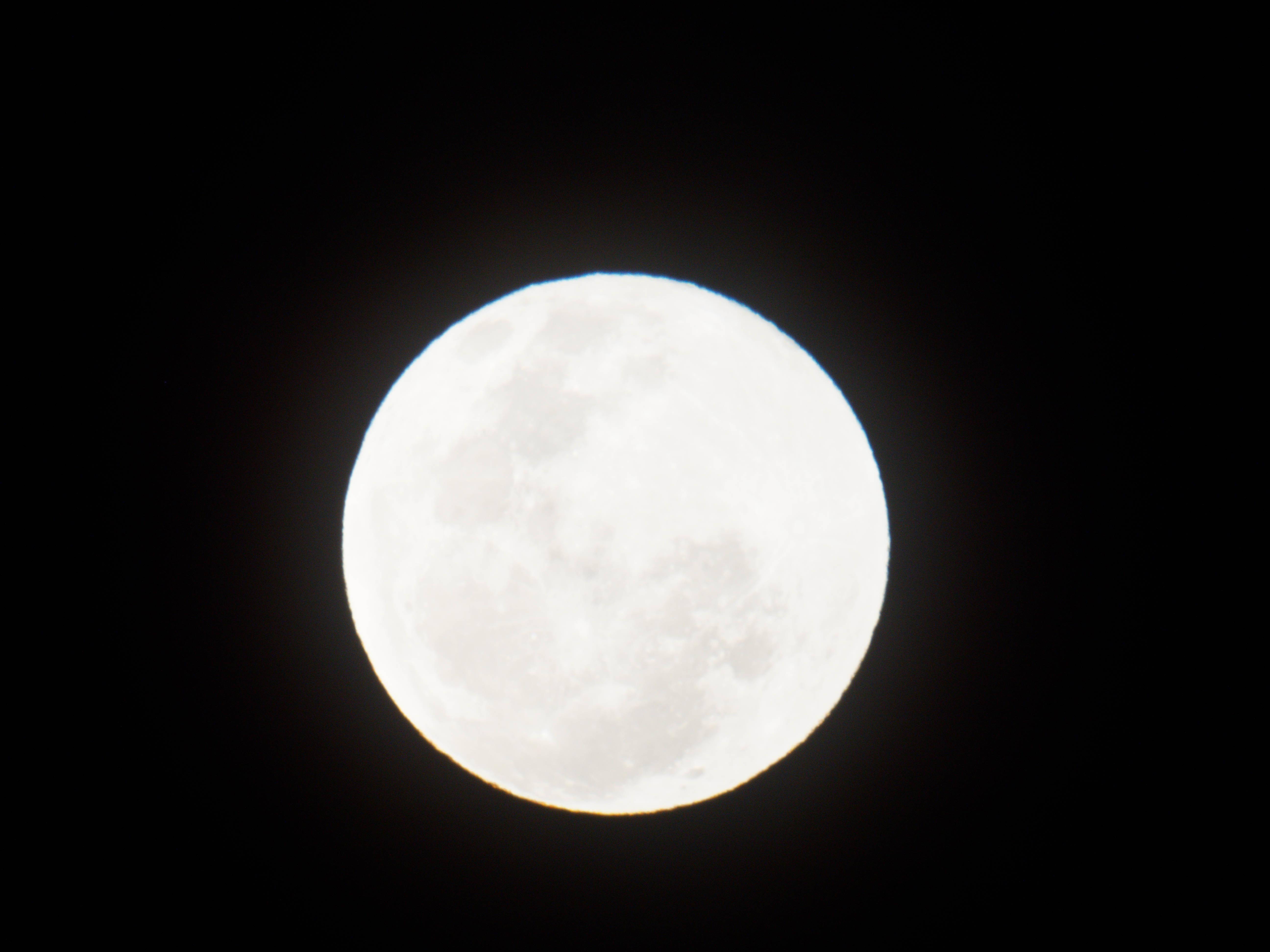 https://lemis.nyc3.digitaloceanspaces.com/grog/Photos/20260828/big/Moon-2.jpeg