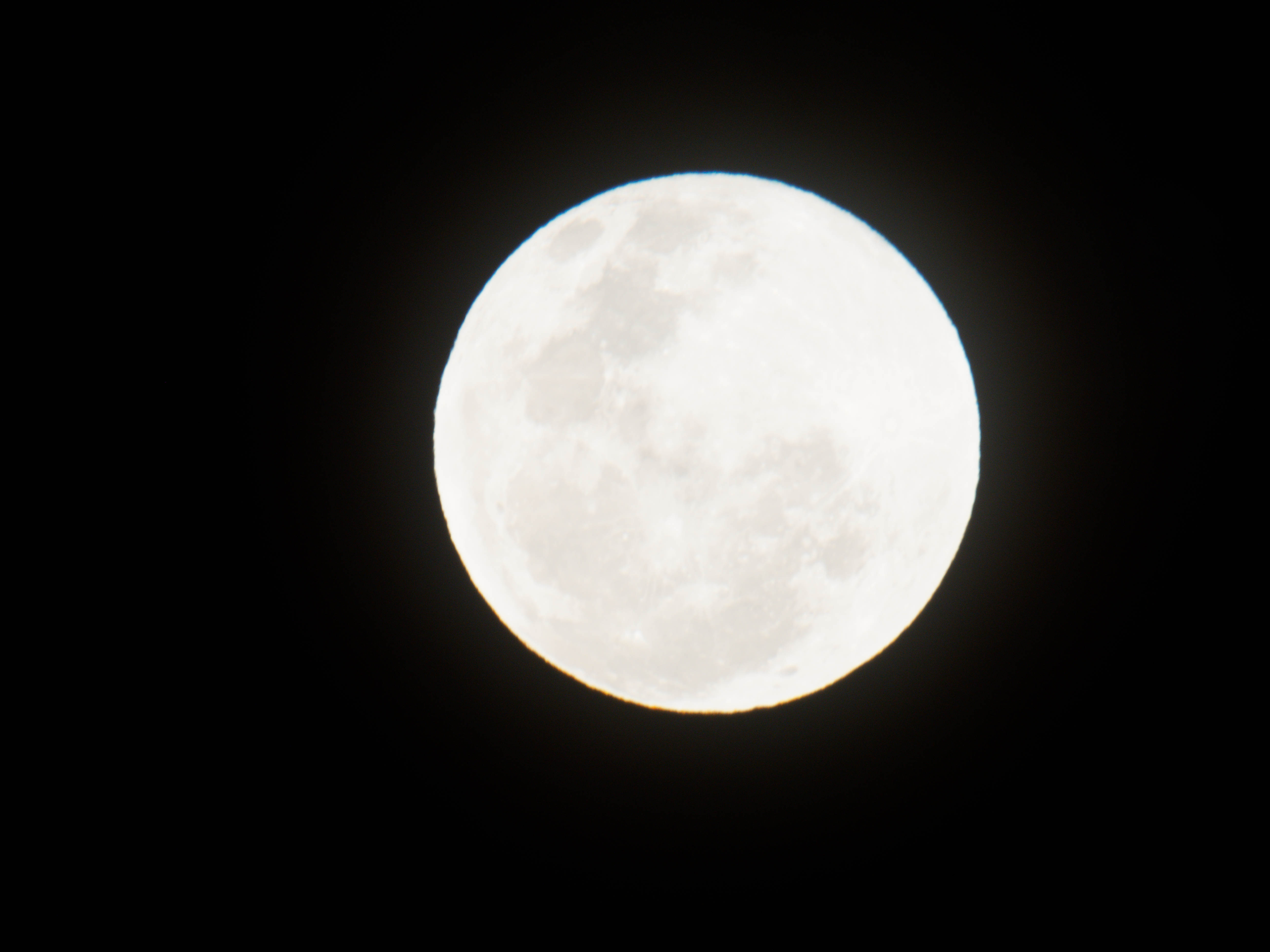 https://lemis.nyc3.digitaloceanspaces.com/grog/Photos/20260828/big/Moon-4.jpeg