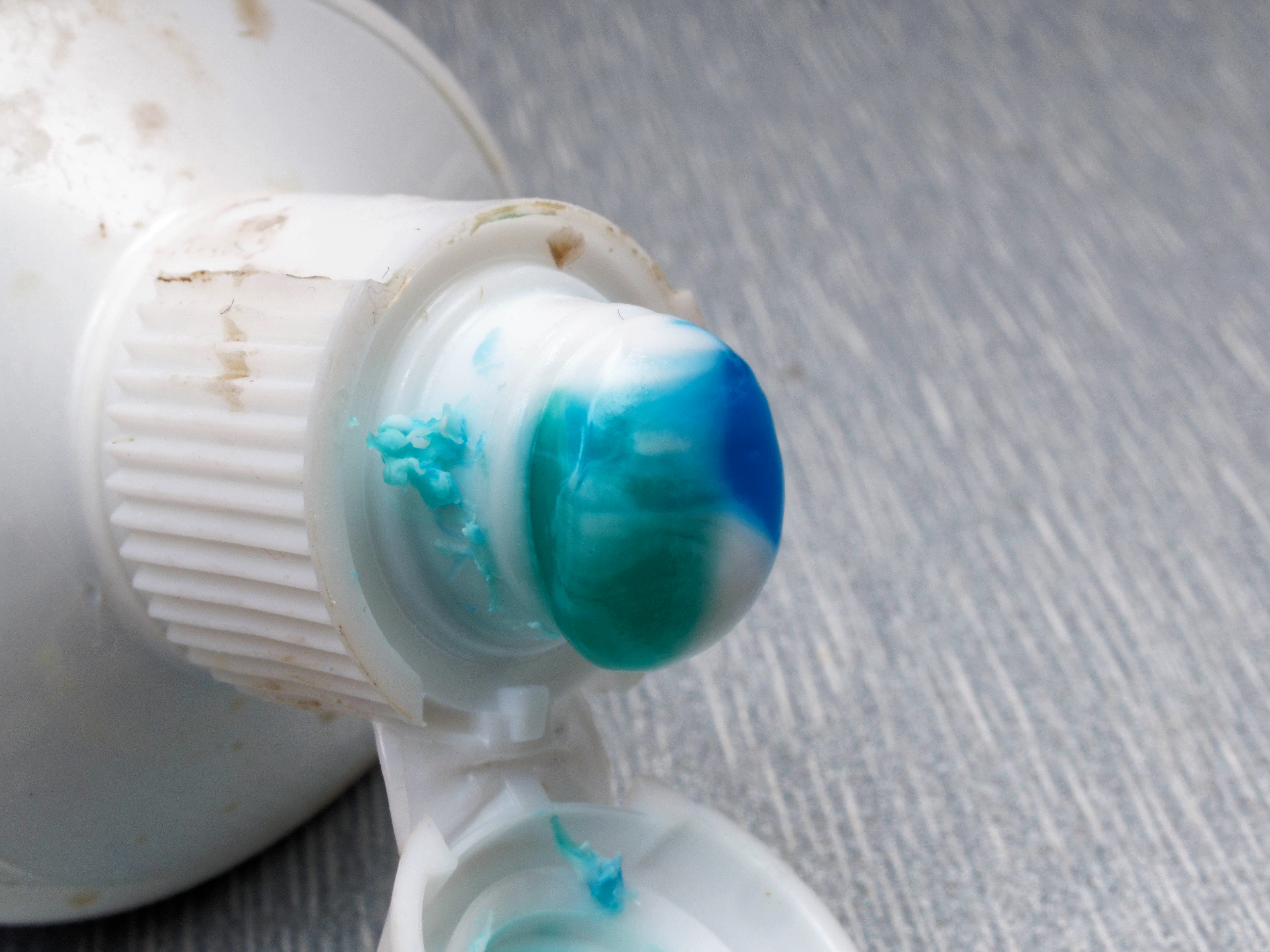 https://lemis.nyc3.digitaloceanspaces.com/grog/Photos/20260921/big/Toothpaste-2.jpeg