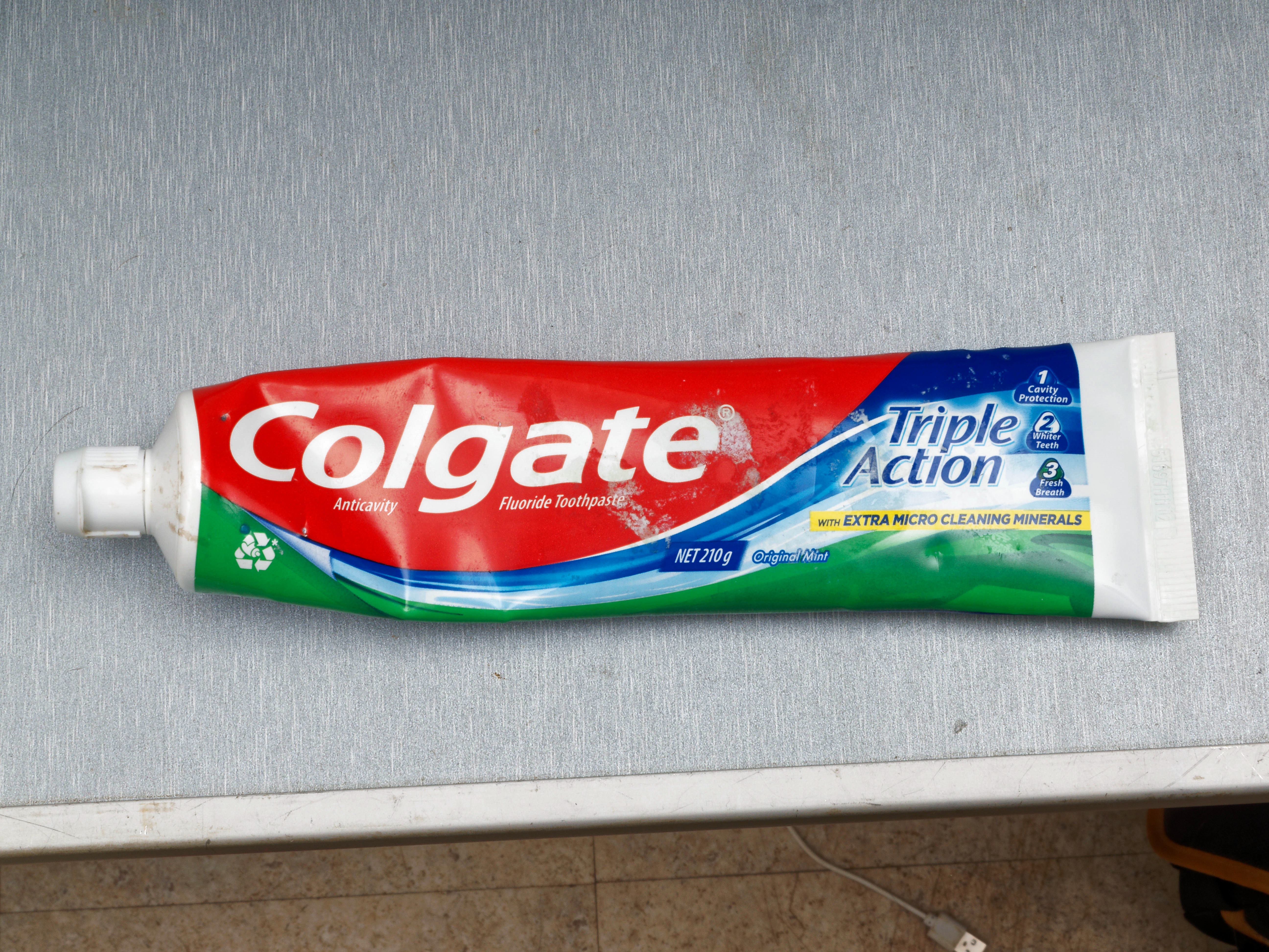 https://lemis.nyc3.digitaloceanspaces.com/grog/Photos/20260921/big/Toothpaste-3.jpeg