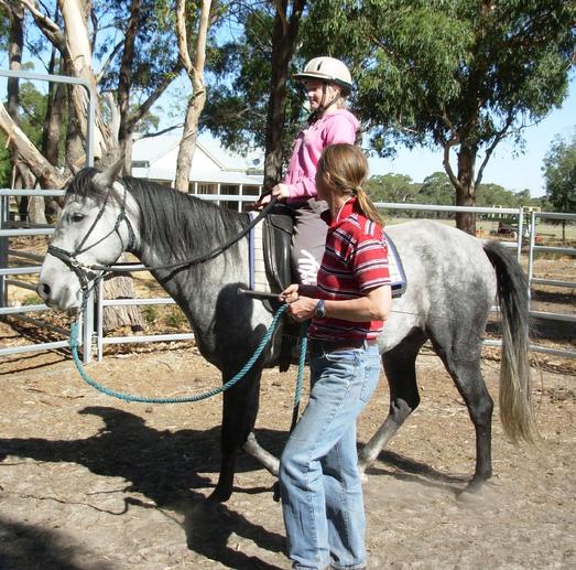 https://lemis.nyc3.digitaloceanspaces.com/yvonne/Photos/20090329/small/riding-Carlos-10.jpeg