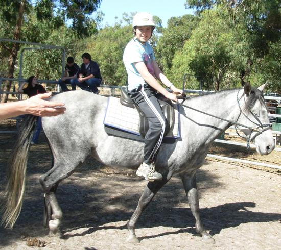 https://lemis.nyc3.digitaloceanspaces.com/yvonne/Photos/20090329/small/riding-Carlos-19.jpeg