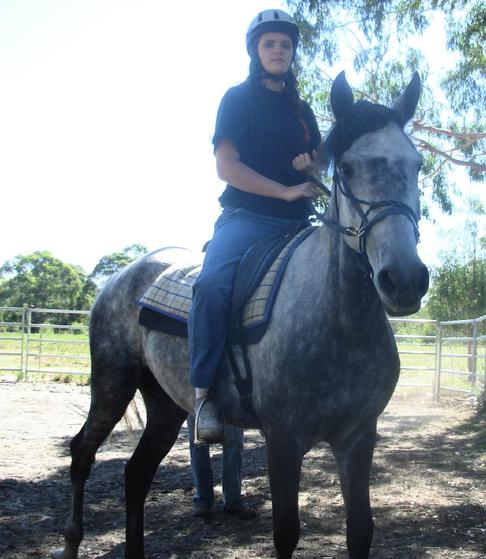 https://lemis.nyc3.digitaloceanspaces.com/yvonne/Photos/20090329/small/riding-Carlos-27.jpeg