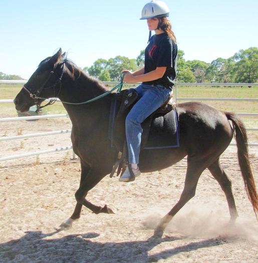 https://lemis.nyc3.digitaloceanspaces.com/yvonne/Photos/20090329/small/riding-Flamenca-14.jpeg