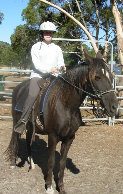 https://lemis.nyc3.digitaloceanspaces.com/yvonne/Photos/20090329/small/riding-Flamenca-38.jpeg