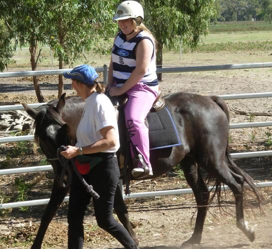 https://lemis.nyc3.digitaloceanspaces.com/yvonne/Photos/20090329/small/riding-Flamenca-8.jpeg
