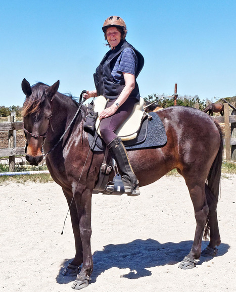 https://lemis.nyc3.digitaloceanspaces.com/yvonne/Photos/20181116/small/Yvonne-rides-Carlotta-4.jpeg