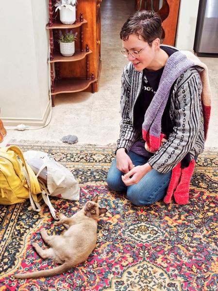 https://lemis.nyc3.digitaloceanspaces.com/yvonne/Photos/20230711/small/Yana-plays-with-Bruno-7.jpeg