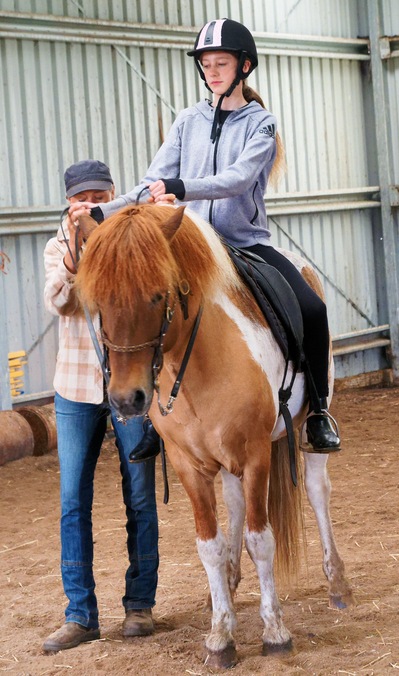 https://lemis.nyc3.digitaloceanspaces.com/yvonne/Photos/20241130/small/Kahlan-rides-Sparky-32.jpeg