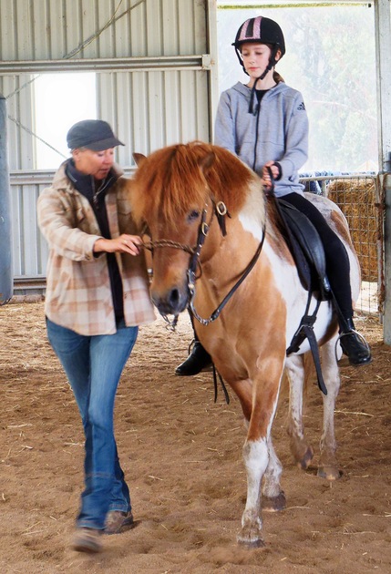 https://lemis.nyc3.digitaloceanspaces.com/yvonne/Photos/20241130/small/Kahlan-rides-Sparky-37.jpeg