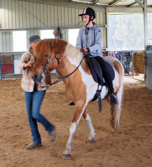 https://lemis.nyc3.digitaloceanspaces.com/yvonne/Photos/20241130/small/Kahlan-rides-Sparky-38.jpeg