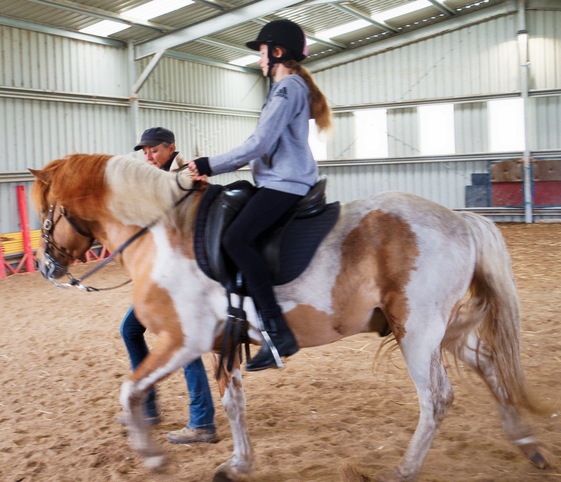 https://lemis.nyc3.digitaloceanspaces.com/yvonne/Photos/20241130/small/Kahlan-rides-Sparky-40.jpeg